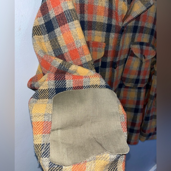 Vintage Pendleton button down shirt - Picture 4 of 11